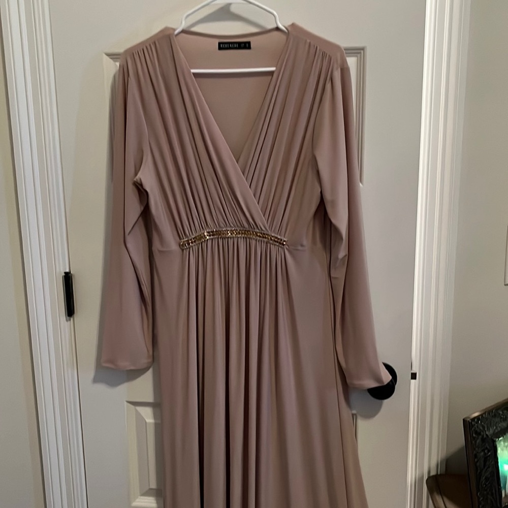 To the floor brides maid dress or mother will f the bride